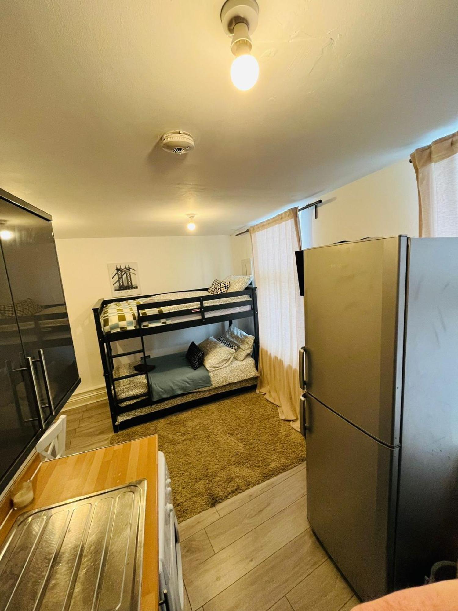 Willesden J Guest Home 4 Λονδίνο Δωμάτιο φωτογραφία